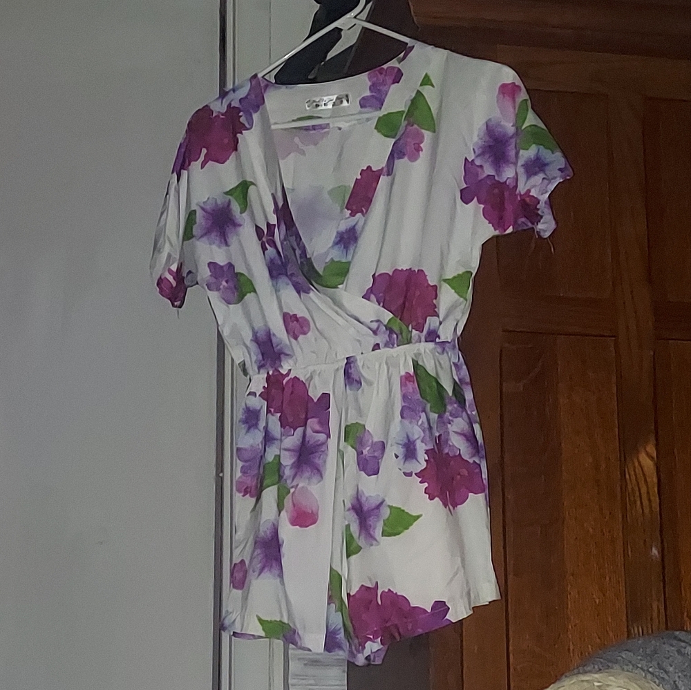 Kimono romper v neck floral satin like material dress small xs